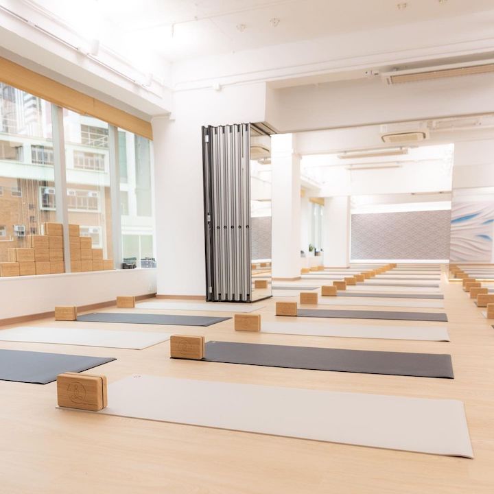 best yoga studios hong kong classes instructor wellness meditation mindfulness prana yoga spacious spa like traditional experienced wan chai